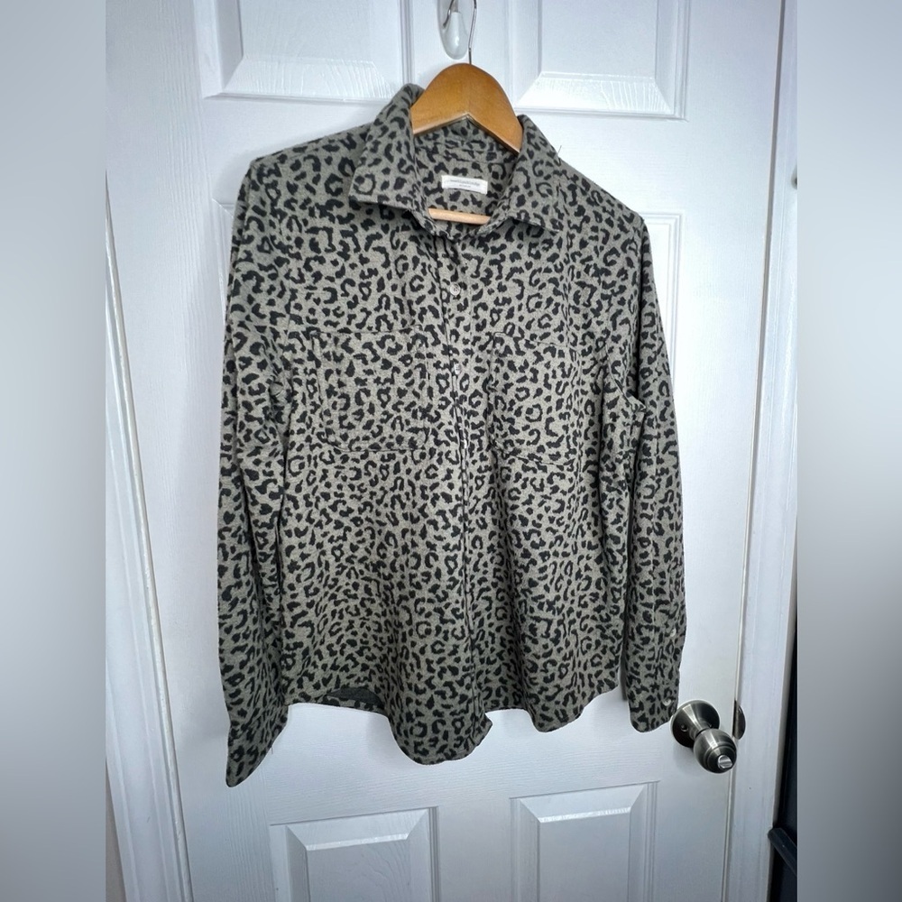 Beach Lunch Lounge Women’s Medium Gray Animal Print Shirt Jacket Shacket M - Picture 2 of 12